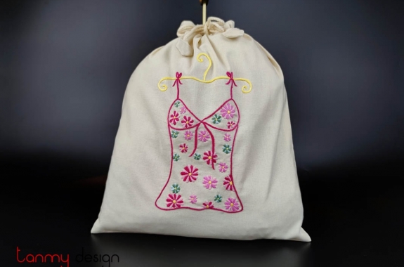 Laundry bag with flower embroidered shirt